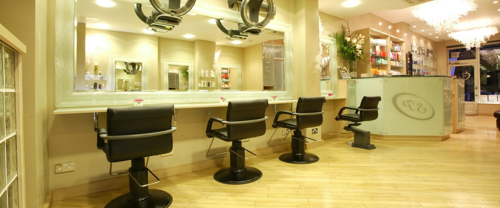 What is the average cost of a hair salon?