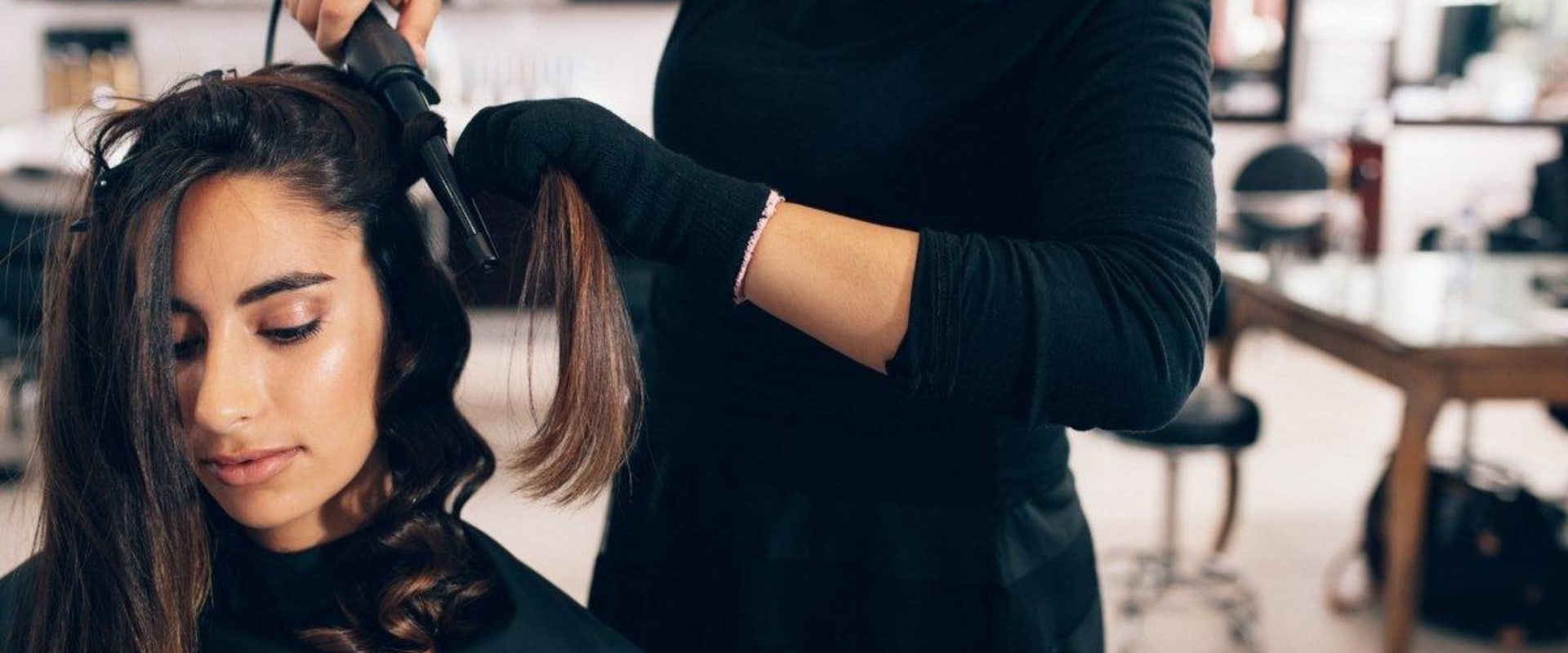 What is the difference between a hairdresser and a hair salon?